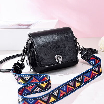 

In summer it is fashionable to have a new small bag a womans tide a stone pattern a hundred slanted arms a hundred shoulders