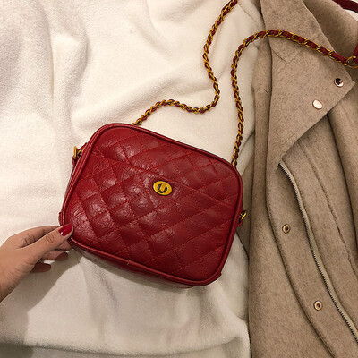 

Qiao Bani 2019 new European&American style fashion simple rhombic chain bag wild embroidery line single shoulder diagonal tide handbag