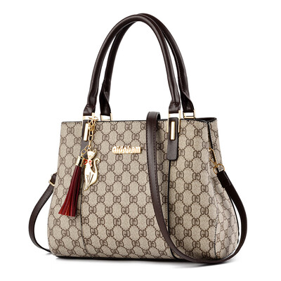 

Womens bag fashion shoulder Messenger bag Korean version of Joker middle-aged woman portable mother Bao Xia