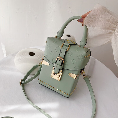 

Qiao Bani 2019 new South Korea ins fashion indentation old flower rivet small box handbag shoulder diagonal female bag