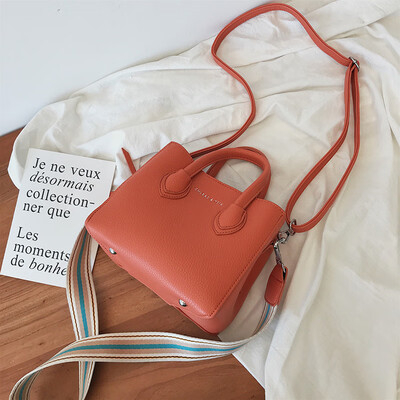 

Qiao Bani 2019 early autumn new European&American style fashion C letter K ribbon killer bag hand shoulder shoulder diagonal female bag