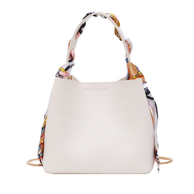 

Ins super fire small bag female 2019 spring new patent leather small square bag broadband wild sequin shoulder shoulder Messenger bag