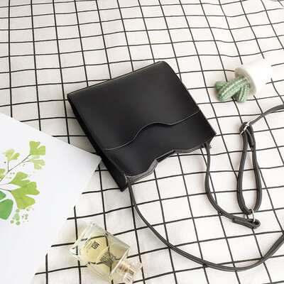 

2019 new wave Korean version of the simple solid color temperament Messenger bag small fresh fashion casual wild chic shoulder bag