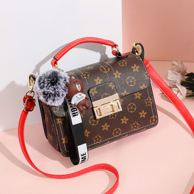 

Summer female new wave Korean fashion Joker hand bill of lading shoulder slung ladies personality small square bag