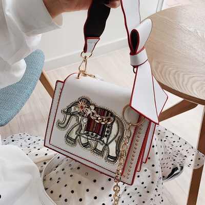 

Female 2019 new chic super - fire on the new temperament of small square bag small wide - shouldered bill of lading shoulder - fre