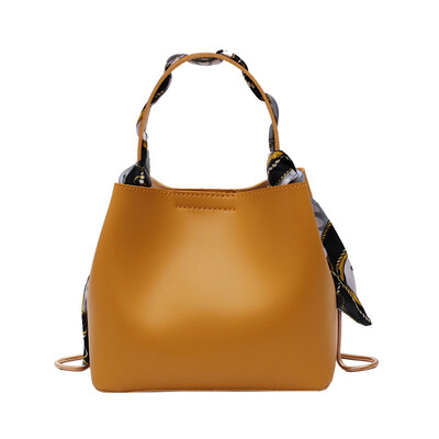 

Ins super fire small bag female 2019 spring new patent leather small square bag broadband wild sequin shoulder shoulder Messenger bag