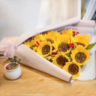

Non-Woven Bedroom Decoration Artificial Flower Bouquet Crafts Handmade Felt Gift Decoration For Living Room Bedroom