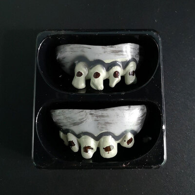 

Halloween Party Plastic Teeth Non-toxic Safe Party Cosplay Funny Denture Toy Vampire Teeth