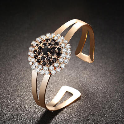 

Women Fashion Jewelry Ladies Party Accessories Jewelry Set Flower Ring Necklace Earrings Bracelet Charm