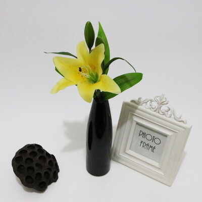 

Real Touch PVE Artificial Lily Silk Decorative Flower for Wedding Decoration Gift Fresh Style Desk Ornaments