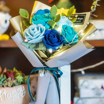 

Non-Woven Roses Bouquet Holding Flowers Party Decoration Artificial Flowers Craft Wedding Fake Flowers Festival Home Decor Kit