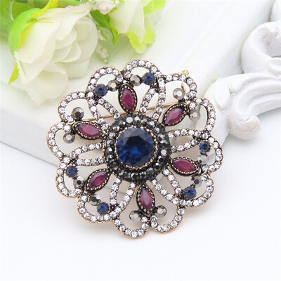 

Vintage Турецкие женщины Круглый цветок Дамаск Роуз Брошь Pin Полые смолы ювелирные изделия Античный золотой цвет Аравия невесты Ш