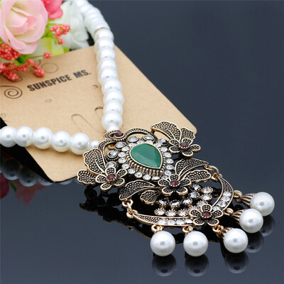 

New Turkish Women Hollow Flower Pendant Strand Necklace Antique Gold Color Resin Bead Long Dangle Necklace Bohemia Retro Bijoux