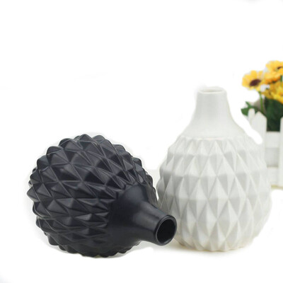 

Black And White Simple Angular 3-D Vases Creative Craft Ceramic Vase Of Home And Wedding Decoration