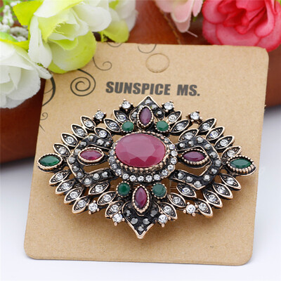 

Gothic Style Women Hollow Flower Resin Vintage Brooch Corsage Antique Gold Color Turkish Indian Ethnic Wedding Banquet Jewelry