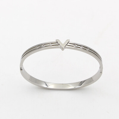 

The new hollow six small diamond V letter bracelets fashion titanium steel bracelet with a decorative tide female bracelet