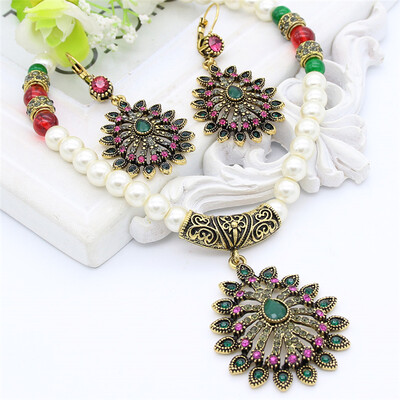 

Урожай Турецкие женщины капли воды наборы ювелирных изделий Имитация жемчужина ожерелье полые серьги цветок античный золотой цвет