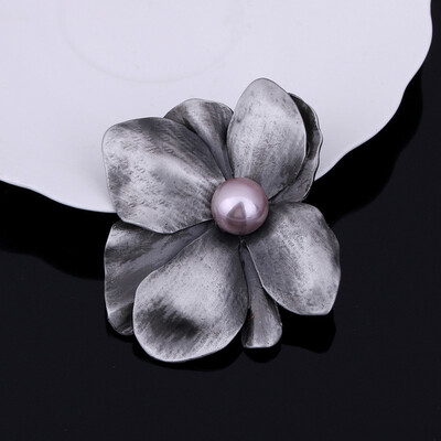 

Fashion Flower Brooches For Women 2018 Vintage Female Pearl Irregular Pins Brooch For Women Plant Jewelry Dropshipping
