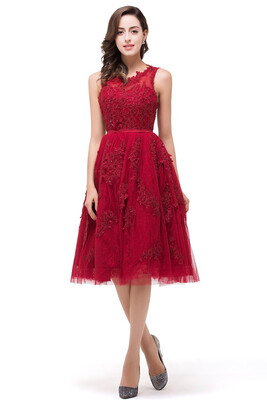 

A-Line Knee-Length Red Lace Tull Prom Dresses With Sequins