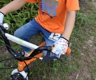 

Roaming Kids Gloves for Age3-10 great for boys&girls Outdoor Sports Cycling Riding Climbing Scooter Monkey bar etc