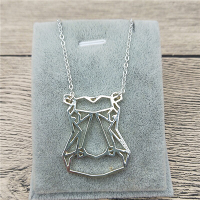 

Ожерелье из белого ожерелья из гиппопотама из гиппопотама