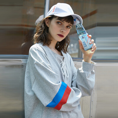 

PASS2018 autumn woven collar long sleeve t-shirt female gray lips print strange girl jacket tide 6830111222 flower gray