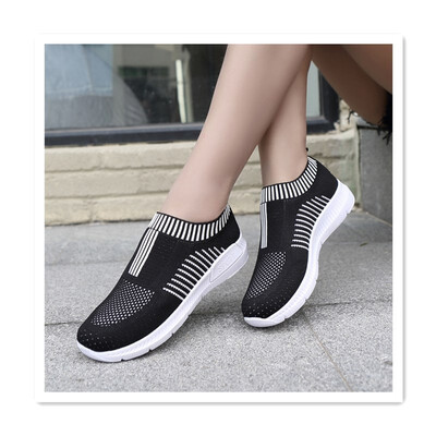 

2018 new breathable wild coconut shoes autumn womens shoes Korean version of the trend of womens shoes net red socks shoes fly w