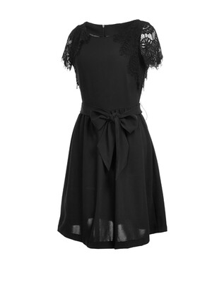 

Solid Short Sleeve O Neckline Black Dress With Belt