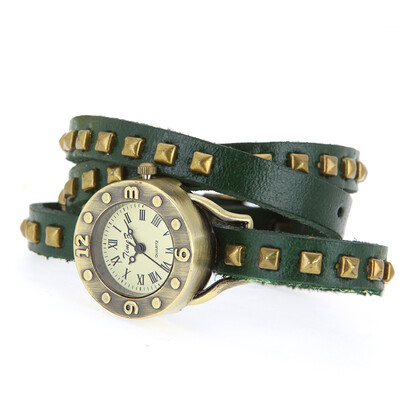 

Fashion Design Womens Vintage Rivets Bracelet Wrist Watch