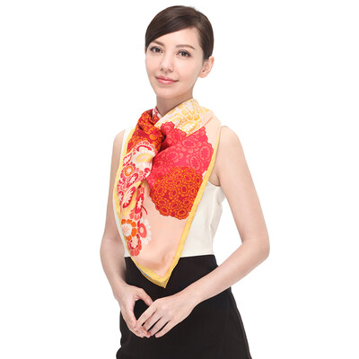 

Margaret Gucci (MARJA KURKI) Scarf Fancy Flower Silk Silk Handmade Skirt European and American Style Elegant Lady Scarf Mud Red 1X120807