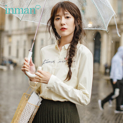 

INMAN 2018 autumn new letter embroidery art small fresh shirt shirt female 18830VP11485 beige white S