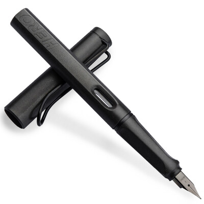 

Hero HERO 359 Positive posture matte black F sharp thin film craft student pen 6 pieces of ink bags gold pen signature pen