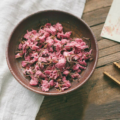 

Japanese Traditional Salted Sakura Cha Pink Cherry Blossoms Preserved Flower Tea