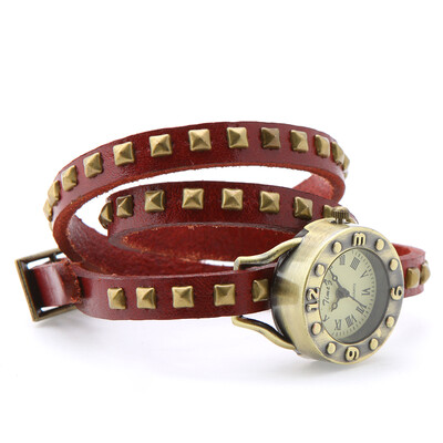

Fashion Design Womens Vintage Rivets Bracelet Wrist Watch
