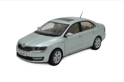 

масштаб 1:18 Skoda Rapid 2013 Diecast модель автомобиля Cyan