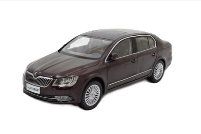 

1:18 Skoda SuperB 2013 Diecast модель автомобиля красный