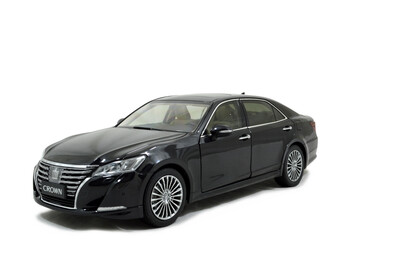 

118 scale Toyota Crown 2015 diecast model car black
