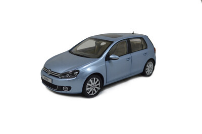 

1:18 scale VW Volkswagen Golf A6 2012 diecast model car blue