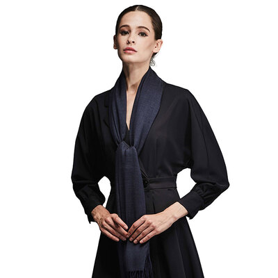 

【Jingdong Supermarket】 Hengyuan Xiang Chunqiu Worsted Pure Color Silk Men's Long Scarf Women's Large Size Sunscreen Shirt Air Conditioning Shawl Fashion Wild 50M16510 Blue Black