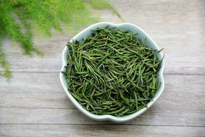 

Supreme Organic Jin Tan Que She Hand Picked Sparrow's Tongue Chinese Green Tea