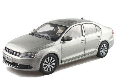 

1:18 scale VW Volkswagen Sagitar 2012 diecast model car silver