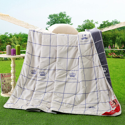 

Antarctic (Nanjiren) is the core of home textiles skin soft and soft printing summer cool quilt single and double summer thin quilt summer air conditioning was milk white + dark gray 180 * 200cm