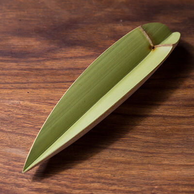 

Handmade Natural Green Bamboo Gongfu Tea Scoop Leaves Presentation Vessel