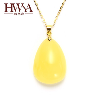 

Ai Hua Shang (HWSA) with amber amber pendant with certificate