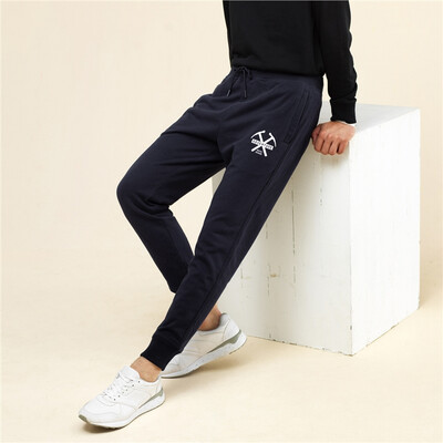 

Джордано (Giordano) мужских случайных штаны Piel мечта британский стиль письмо напечатано случайным штаны 13,117,901 луча логотип темно-синий XL (180 / 90A)