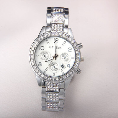 

Fashion female watch three inlaid steel strip calendar watch ladies quartz watch
