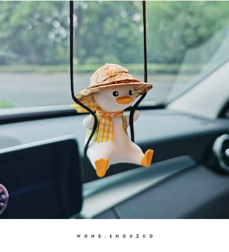 炯恒汽车挂件饰品秋千鸭汽车挂件香薰草帽千秋鸭玩偶手工香水可爱鸭子