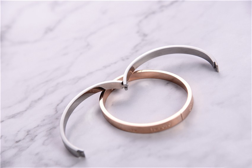 艾素手链女四叶草手镯玫瑰金侣简约开口卡扣式彩金刻字手环送女友情人