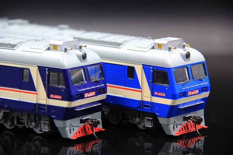 cmr火车的模型 北京百酷 发顺丰 cmr train line 东风8b内燃机车 车头