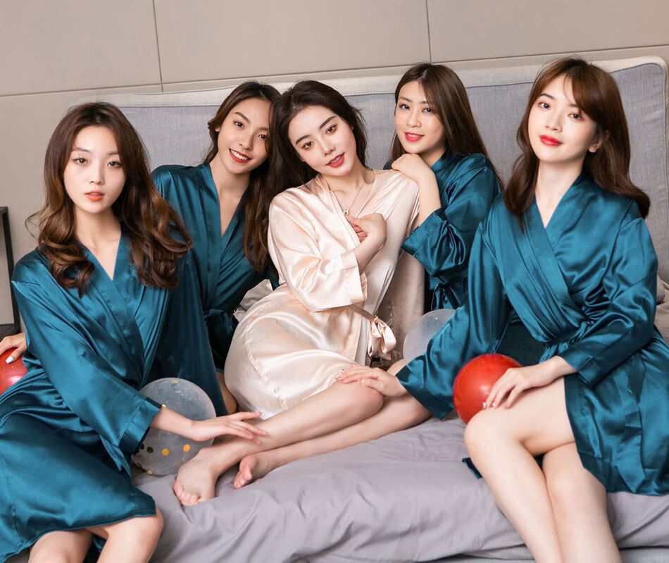 晨袍新娘结婚晨袍新娘伴娘团化妆婚礼闺蜜生日派对睡衣趴睡袍女绣花伴